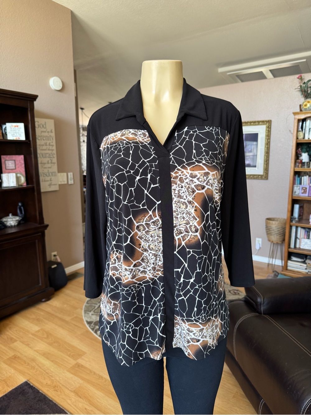 Diana Belle brown, black & white V-neck 3/4 sleeves knit blouse-size XL